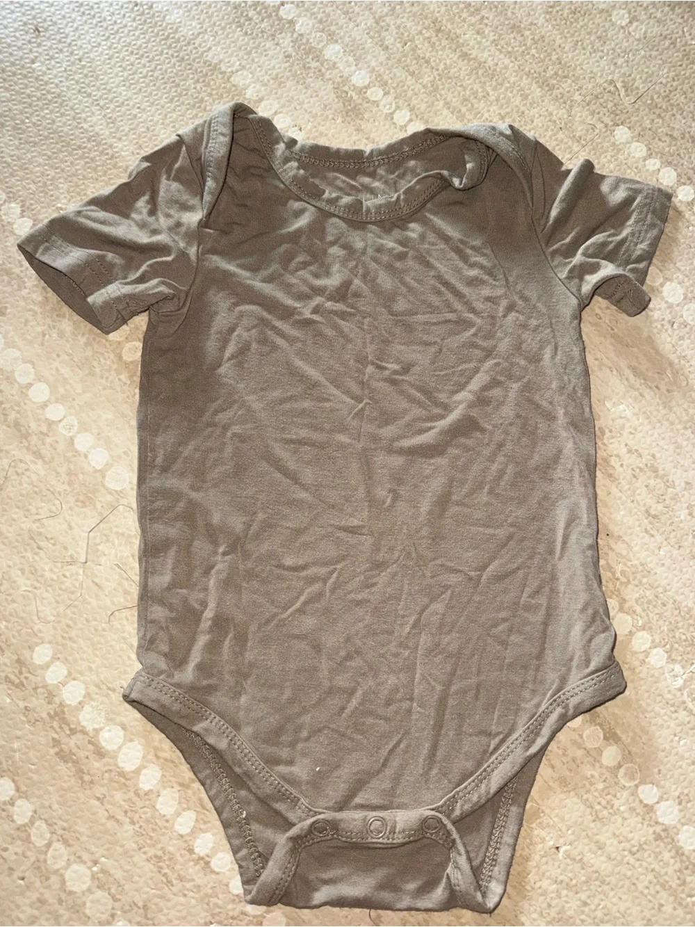 Essential Short-Sleeve Gray Baby‎ Onesie